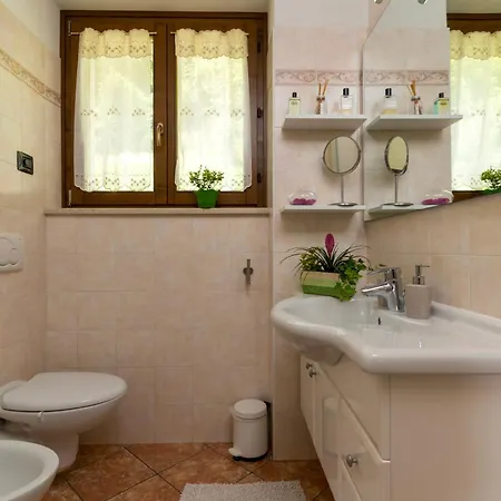 Rosmary42 Miralago Pensión 3*